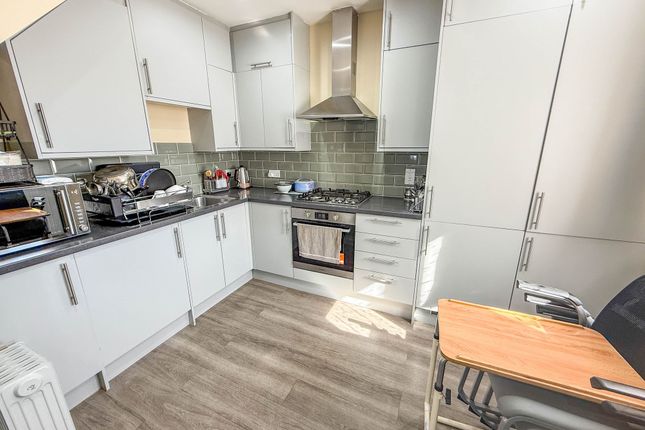 19 Hayling Road, Watford photo 2