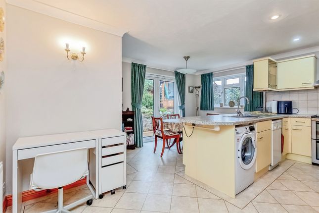 8, Nene Court, Kettering photo 2