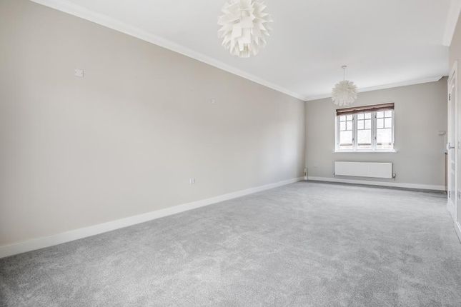 Flat to rent in Abingdon, Town Centre