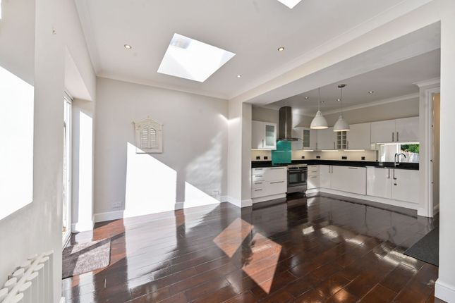 Carlton Park Avenue, Raynes Park photo 4