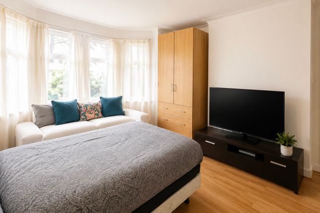 18, Renters Avenue, LONDON photo 4
