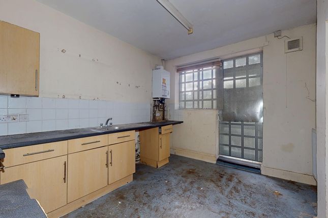 Flat B, 40 Atherfold Road, London photo 5