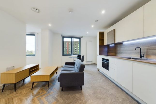 Studio flat on Makers Yard, Bromley-by-Bow, £356,000