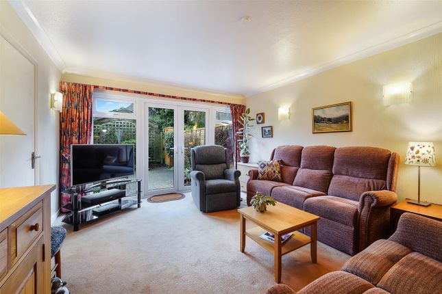9, Maybury Close, Tadworth photo 3