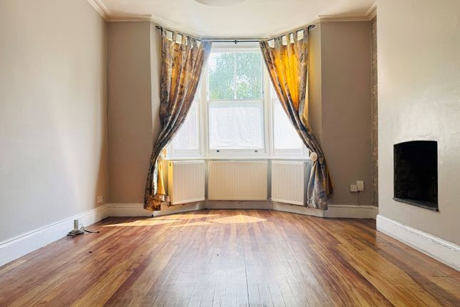 129 Shakespeare Road, London photo 3