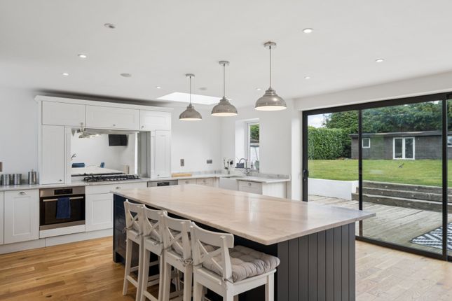 77, Sycamore Road, Buckinghamshire photo 3