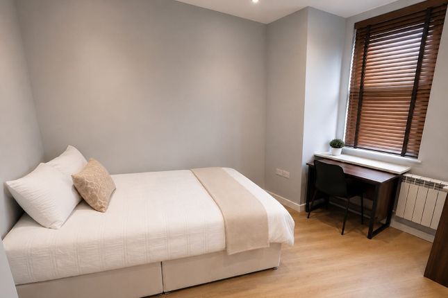 Flat 4, 4 Ferndale Road, London photo 4