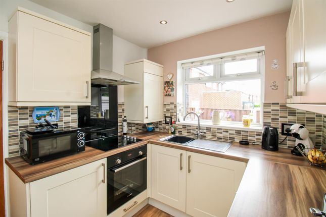 39, Ledgard Drive, Wakefield photo 2
