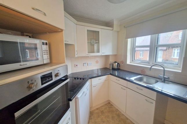 Flat 23 Orcombe Court, Littleham Road, Devon photo 4