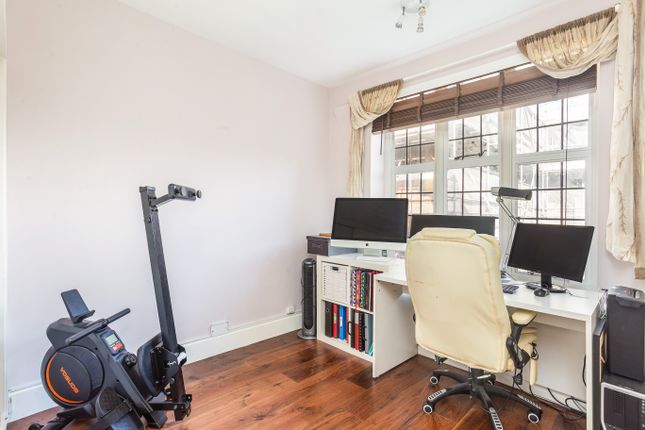 Flat for sale in Portsmouth Road, London