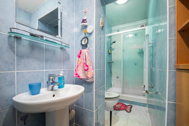 28 Cotswold Gardens, London, Greater London photo 3