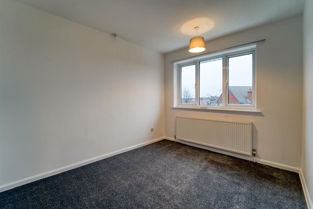 Town house to rent in North Wingfield Road, Grassmoor, Chesterfield, Derbyshire