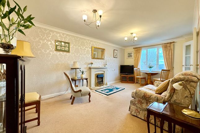 Flat 34, Dove Court Swan Lane, Faringdon photo 2