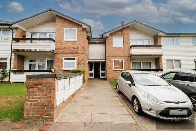1-bed flat on 22 Cedar Court, Epping, £1,400/mo