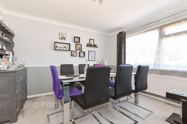 15, Nicholas Close, Brading photo 3