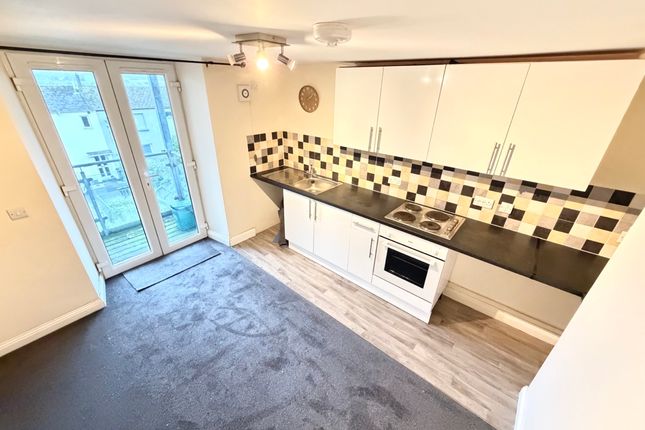 Flat 1, 2, Fore Street, Torpoint photo 3