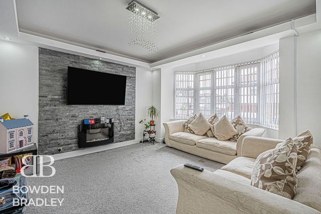 40 Studley Drive, Redbridge photo 4