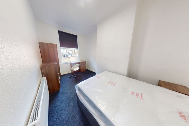 Manor Drive, Leeds photo 3