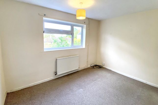 Flat 33 Linden Close, Calne, Wiltshire, SN11 0BB photo 5