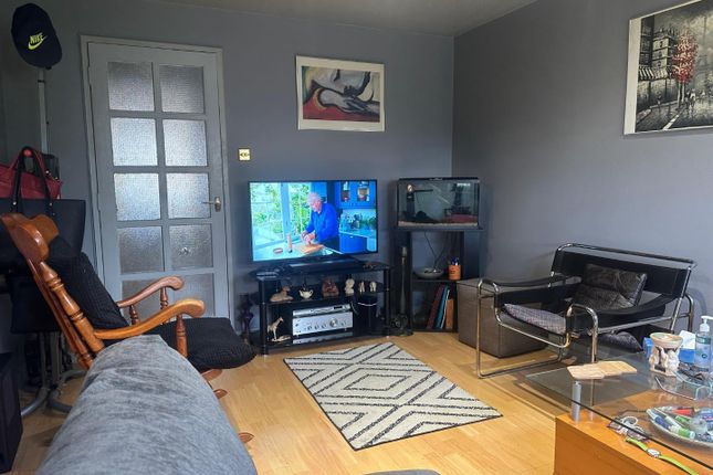 96, Cornmow Drive, London photo 3