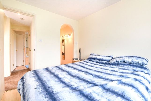 14, Escott Place, Chertsey photo 4