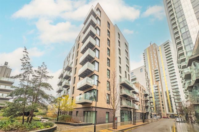 Flat for sale in Emerald Quarter, Woodberry Down