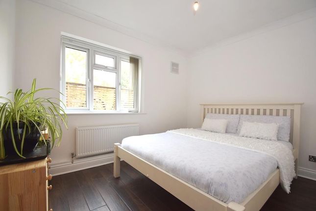 57, Sutton Court Road, Middlesex photo 4