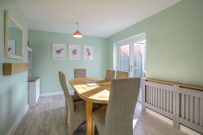 220, Bromley Lane, Kingswinford photo 3