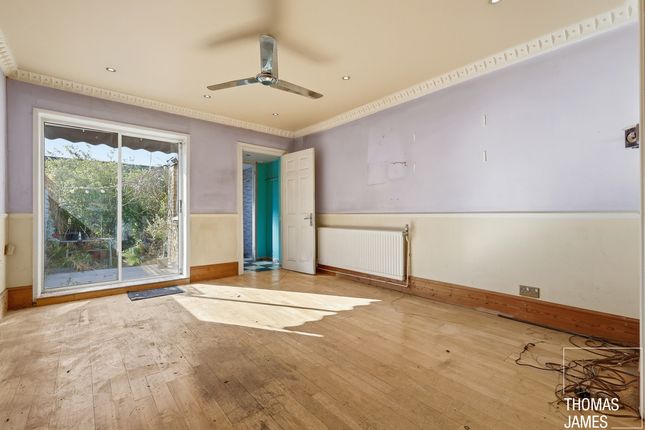 19, Thetford Close, London photo 5