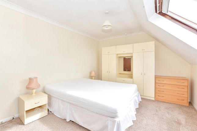 1-bed flat on Merrivale Court, Stein Road, Emsworth, £55,000