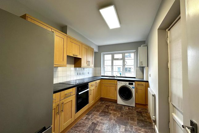 Flat to rent in St. Marks Hill, Surbiton