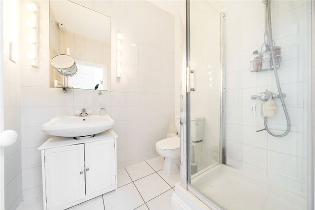 Flat to rent in Palace Gardens Terrace, London