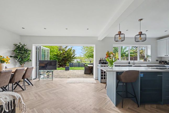 26 Woodruff Close, Upchurch, Kent photo 4