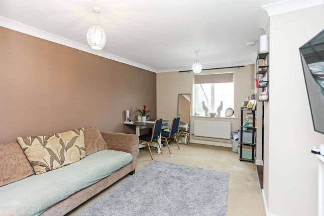 66 Bedford Drive, Fareham photo 3