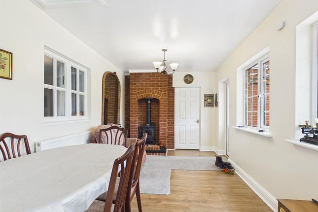 18, Crow Hall Estate, Downham Market photo 5