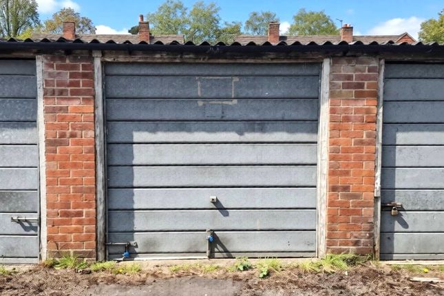 Studio parking on Garage 33, Hartshill Road, Tadley, £10,000