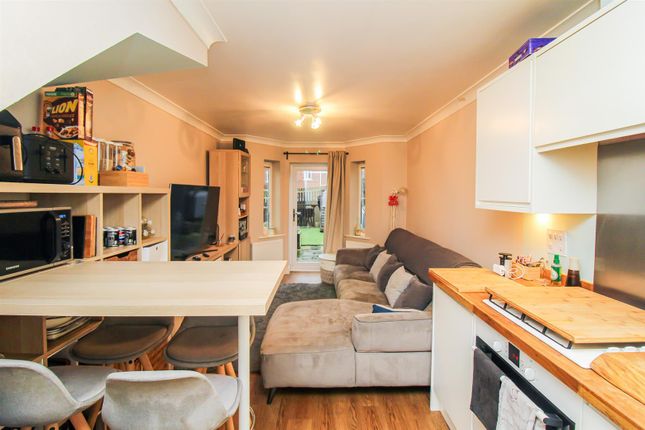 16, Kingsway Gardens, Ossett photo 2