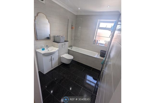 Flat A, Bounds Green photo 4