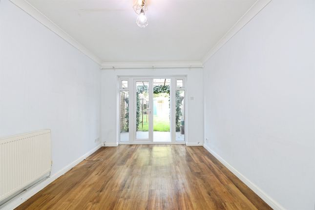 6, Parish Close, Watford photo 4