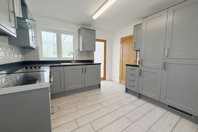 Juniper Cottage,, Penally, Pembrokeshire photo 4