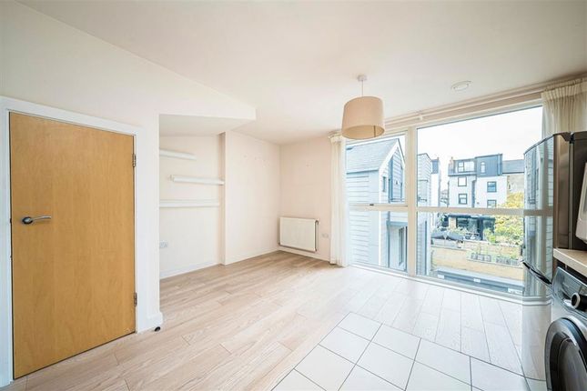 Flat 26, Willow House, Dragonfly Place, London photo 2