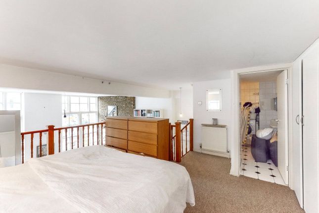 Flat for sale in Chequer Street, London
