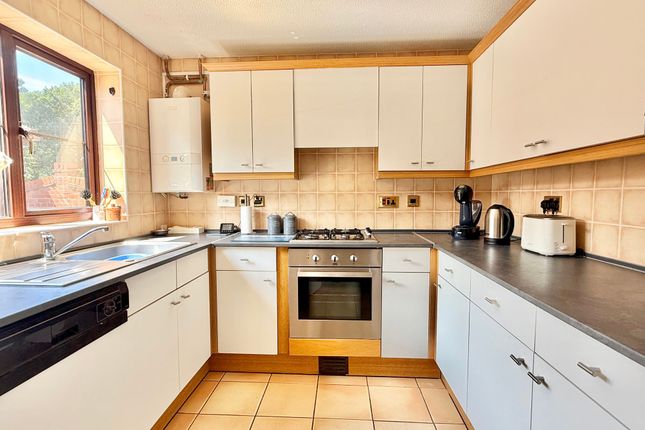 4 Hunter Close, Southampton photo 3