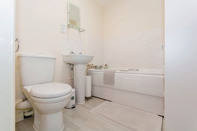 Flat for sale in Priory Gardens, Hall Green, Birmingham