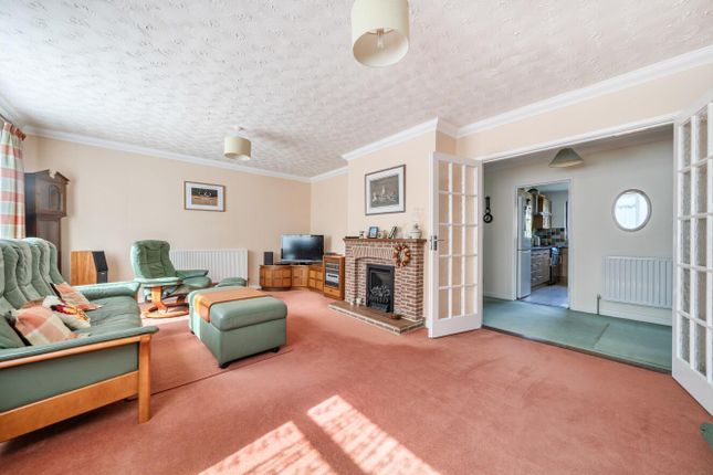 32, Wychwood Grove, Chandler's Ford photo 2