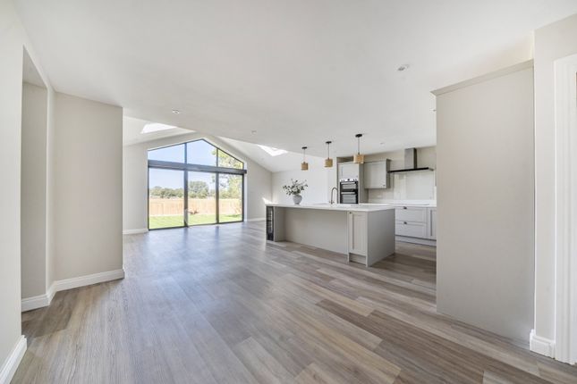 12, Milbourne Park, Malmesbury photo 3