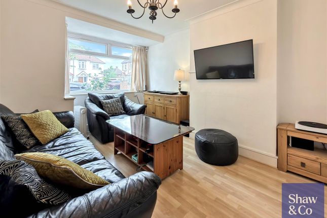 10, Wareham Close, Hounslow photo 2