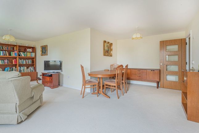 Lewsey Court,33, London Road, Tetbury photo 4