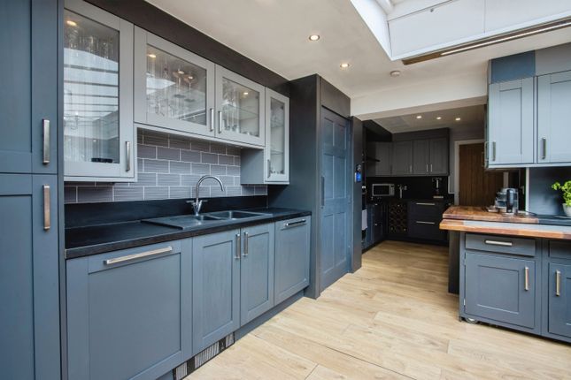 12, Laurel Place, Leeds photo 4