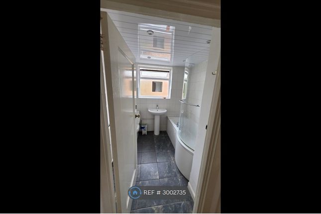 A Rayners Court, Alexandra Avenue, Harrow photo 2